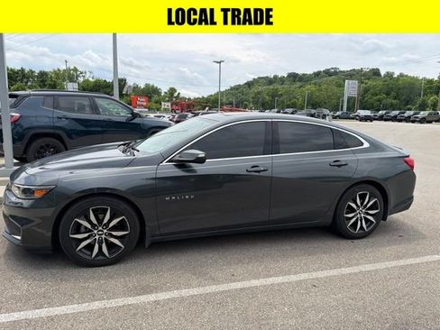 Used 2018 Chevrolet Malibu LT w/ Leather Package FWD image 4