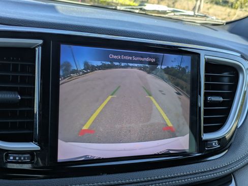 Used 2021 Chrysler Pacifica Touring-L w/ S Appearance Package image 26