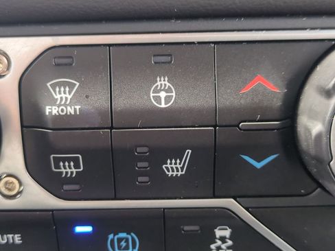 Used 2025 Jeep Wrangler Unlimited Sahara w/ Safety Group AWD/4WD image 25