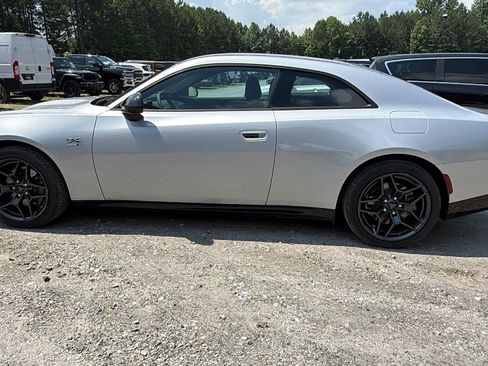 Used 2024 Dodge Charger Daytona R/T w/ Plus Group AWD/4WD image 11