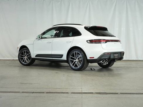 Certified 2025 Porsche Macan AWD/4WD image 3