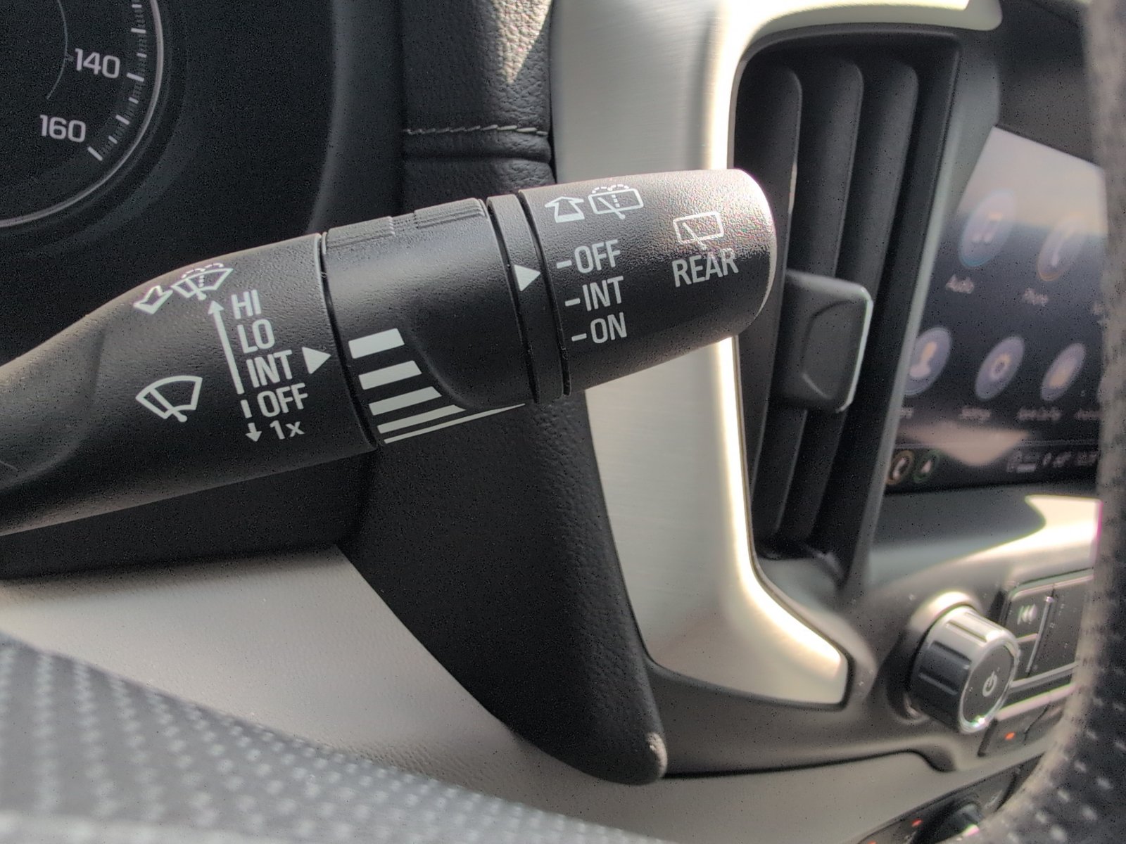 Used 2024 GMC Terrain SLE w/ Driver Convenience Package FWD image 27