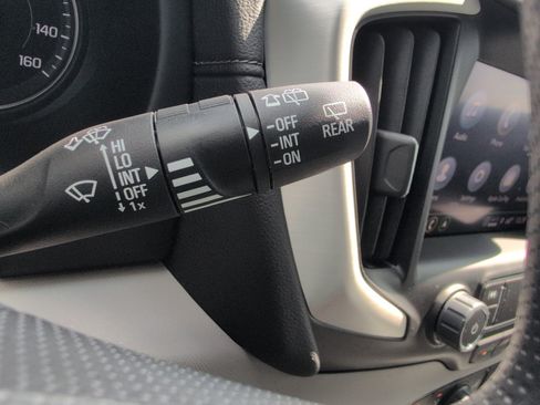 Used 2024 GMC Terrain SLE w/ Driver Convenience Package FWD image 27