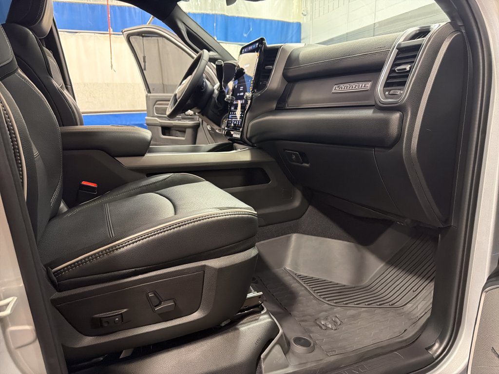 Used 2026 RAM 3500 Laramie AWD/4WD image 19