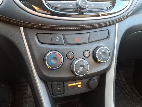 Used 2021 Chevrolet Trax LT w/ Sport Edition FWD image 16