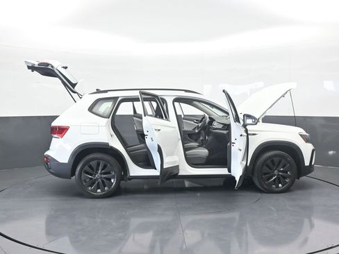 Used 2022 Volkswagen Taos S image 65