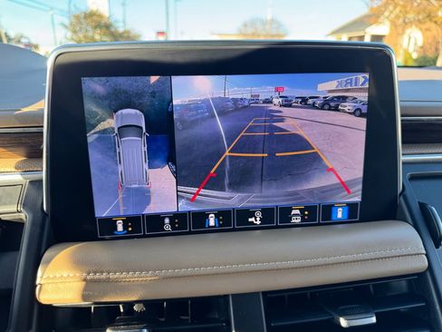 Used 2021 Chevrolet Tahoe Premier w/ Premium Package image 27