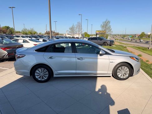 Used 2017 Hyundai Sonata SE FWD image 11