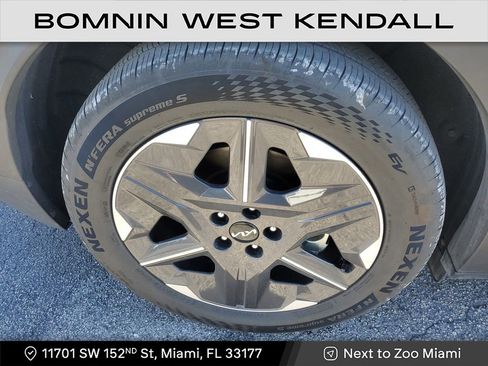 Used 2025 Kia EV6 Light image 9