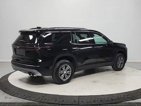 Used 2025 Chevrolet Traverse LT FWD image 7
