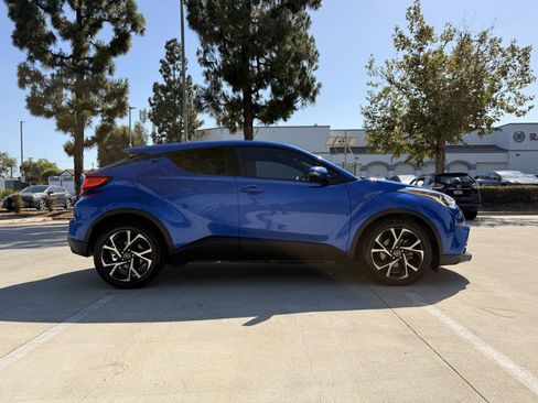 Used 2018 Toyota C-HR XLE FWD image 4