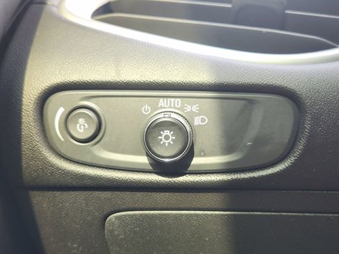 Used 2021 Chevrolet Malibu LS FWD image 25