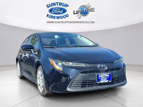Used 2023 Toyota Corolla LE image 2