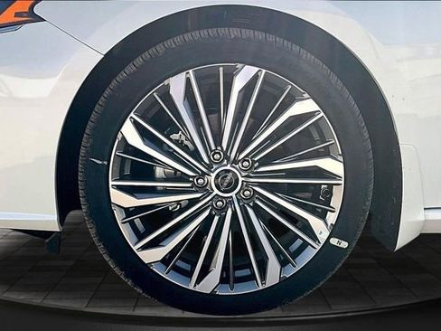 New 2025 Nissan Altima 2.5 SL image 13