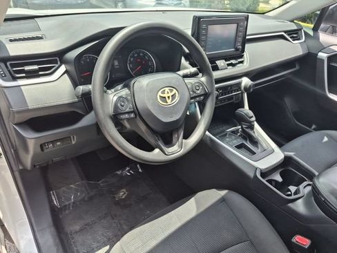 Used 2019 Toyota RAV4 LE FWD image 10