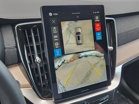 New 2026 Volvo XC90 B6 Plus w/ Protection Package AWD/4WD image 9