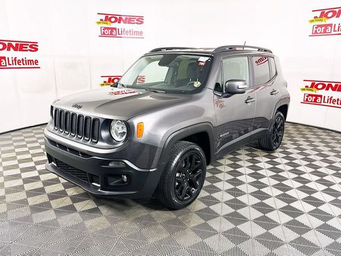 Used 2017 Jeep Renegade Altitude AWD/4WD image 12