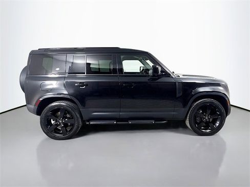 Certified 2021 Land Rover Defender 110 SE image 4