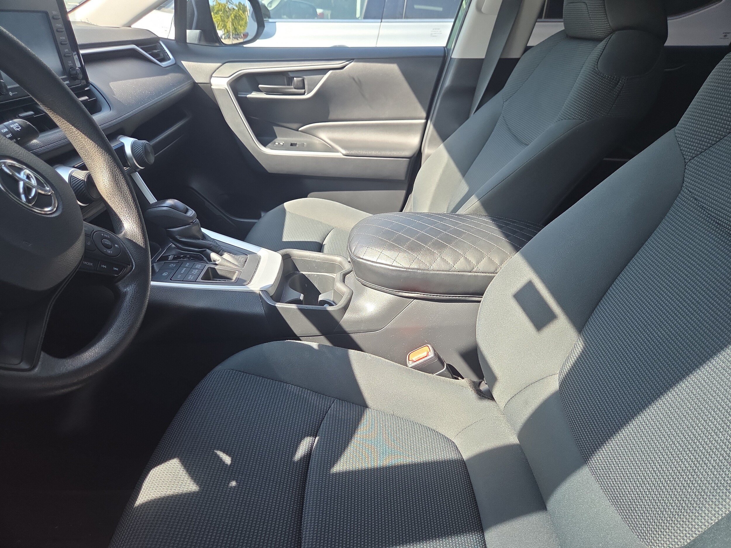 Used 2021 Toyota RAV4 LE AWD/4WD image 9