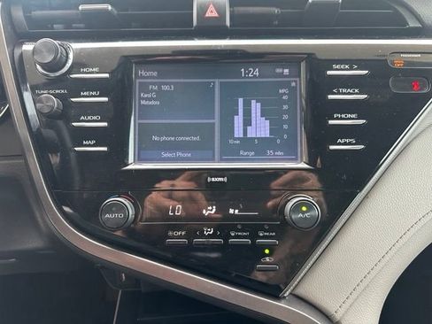 Used 2020 Toyota Camry SE FWD image 17