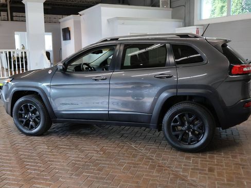Used 2015 Jeep Cherokee Trailhawk w/ Leather Interior Group AWD/4WD image 4