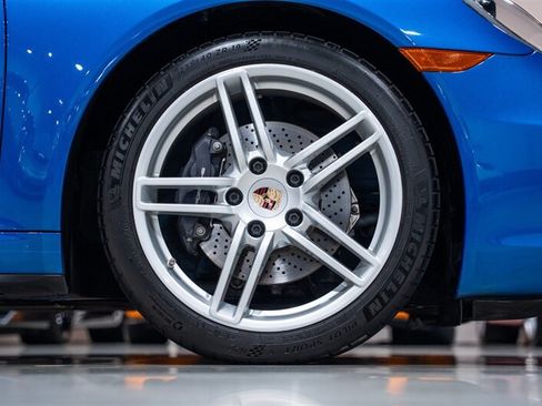 Used 2015 Porsche 911 Targa 4 AWD/4WD image 16