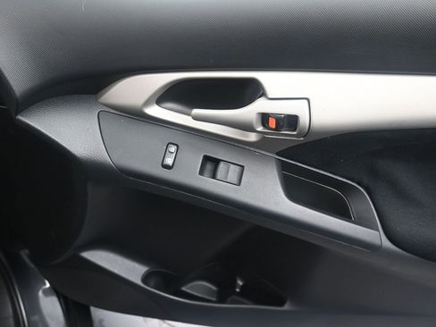 Used 2013 Toyota Matrix L image 14