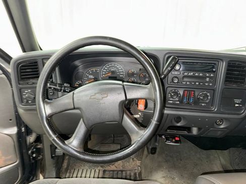 Used 2004 Chevrolet Silverado 2500 LS AWD/4WD image 18