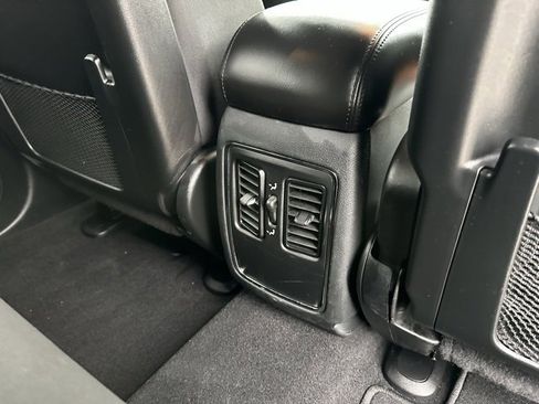 Used 2020 Jeep Grand Cherokee Laredo image 20