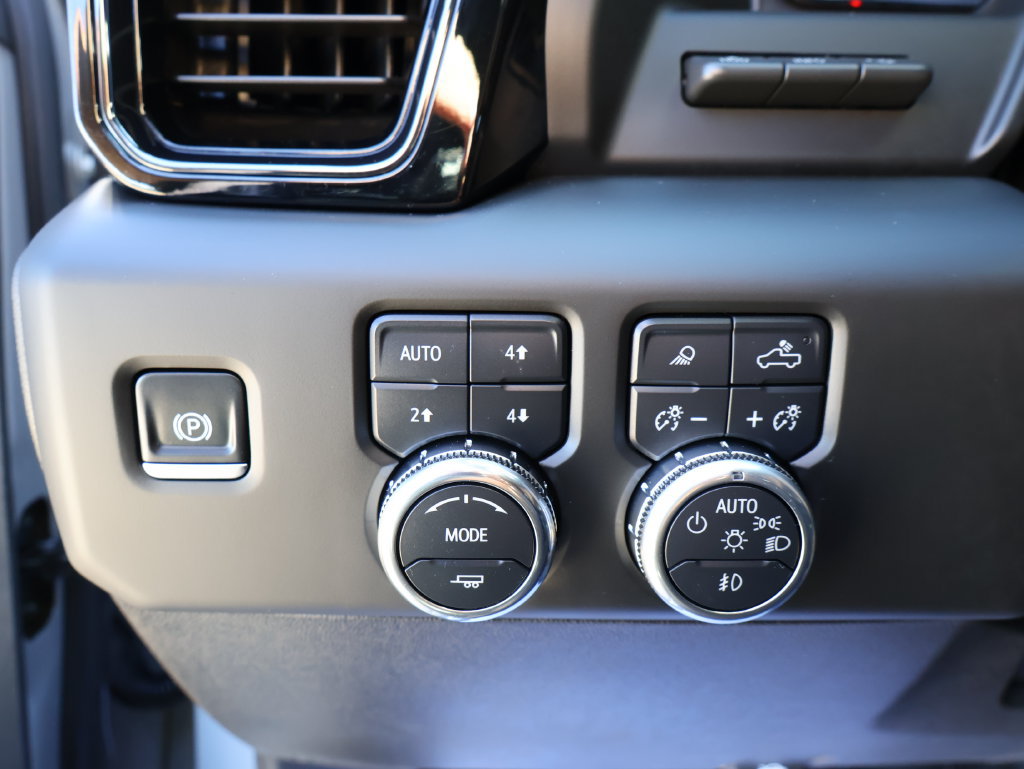 Certified 2025 GMC Sierra 3500 AT4 w/ AT4 Premium Plus Package AWD/4WD image 13