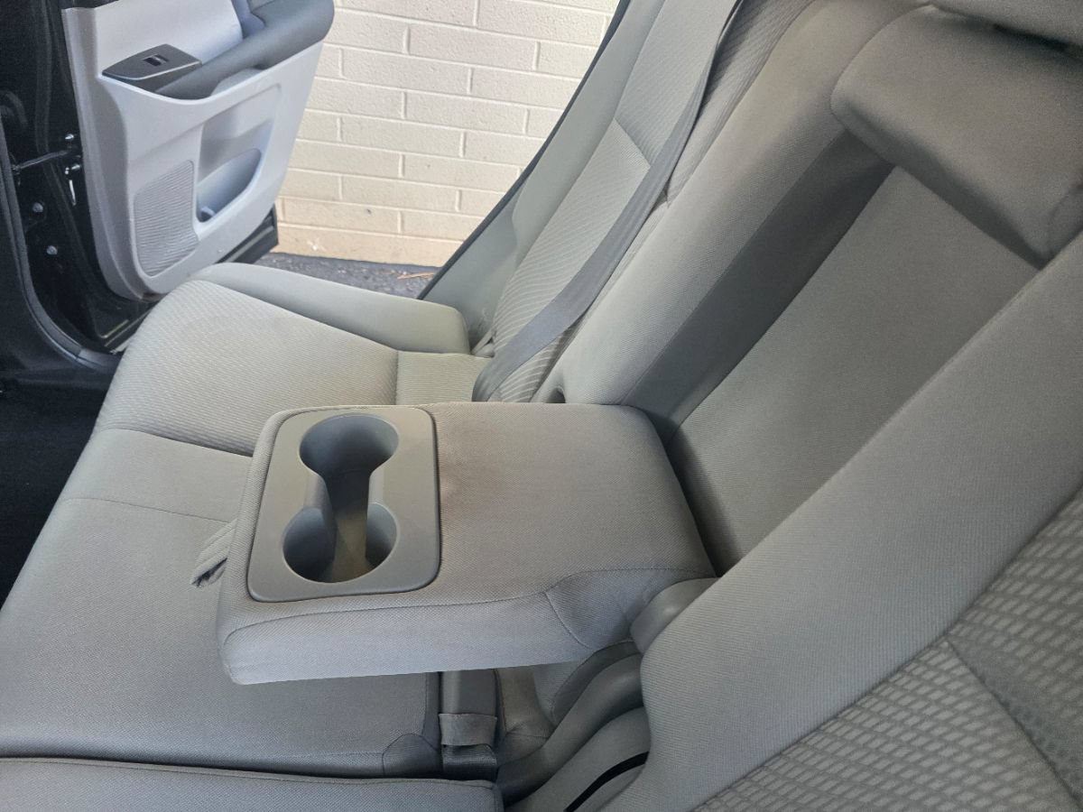 Used 2016 Toyota Highlander LE FWD image 26