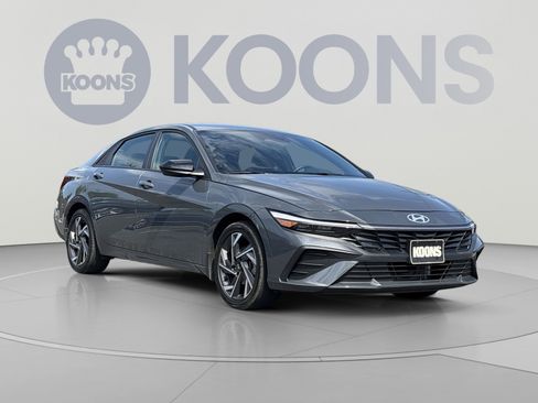 Used 2025 Hyundai Elantra SEL FWD image 10
