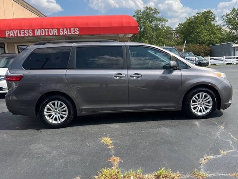 Used 2015 Toyota Sienna XLE FWD image 5