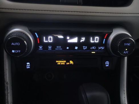 Used 2022 Toyota RAV4 XLE FWD image 24