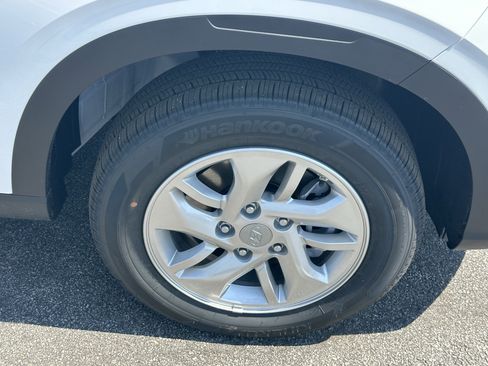 New 2025 Hyundai Venue SE image 14