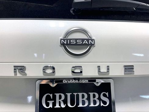 Used 2023 Nissan Rogue SV FWD image 35
