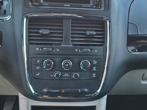 Used 2019 Dodge Grand Caravan SXT FWD image 30