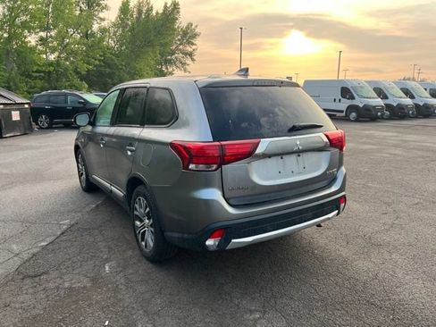 Used 2017 Mitsubishi Outlander SEL AWD/4WD image 4