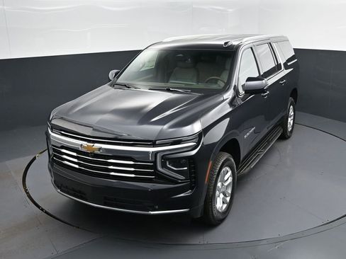 New 2026 Chevrolet Suburban LT w/ Comfort Package image 31