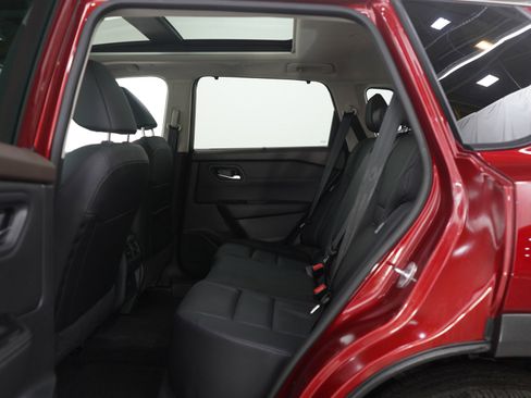 Used 2023 Nissan Rogue SV w/ SV Premium B Package image 18