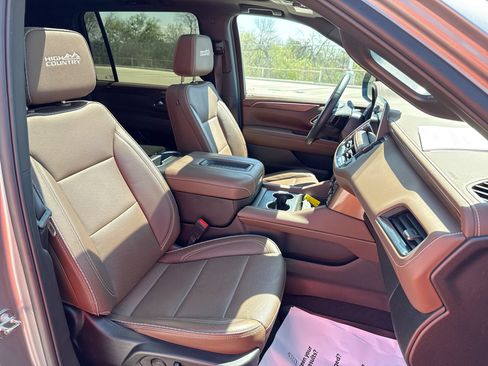 Used 2024 Chevrolet Suburban High Country w/ Premium Package 2 AWD/4WD image 26