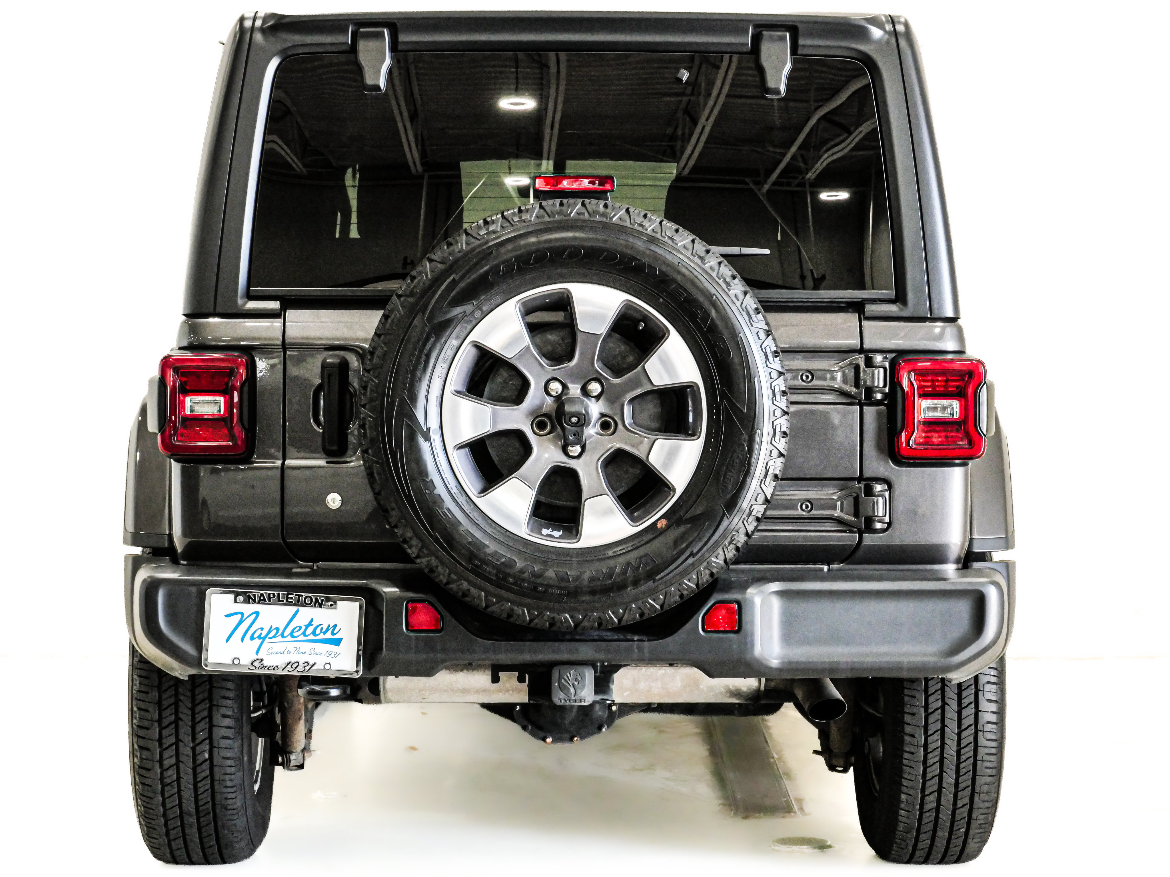 Used 2018 Jeep Wrangler Unlimited Sahara AWD/4WD image 8