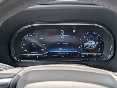 Used 2022 Chevrolet Suburban LT w/ Luxury Package image 20