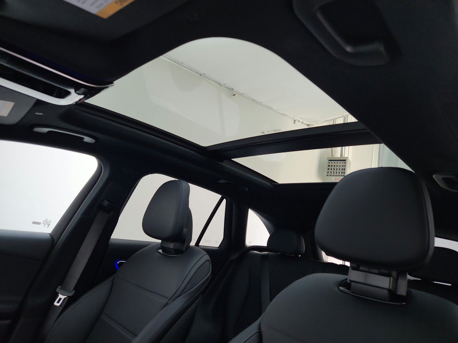 Used 2026 Mercedes-Benz GLC 300 image 28