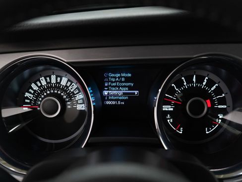 Used 2013 Ford Mustang Premium image 20