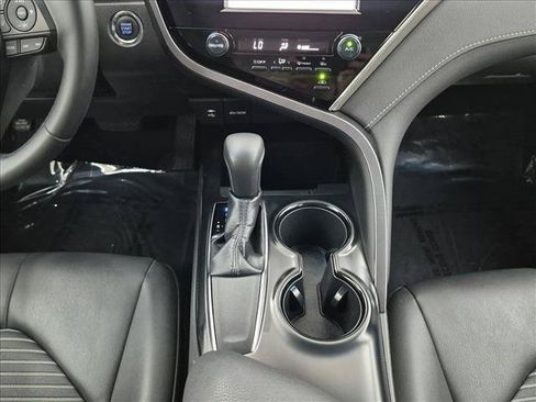 Used 2018 Toyota Camry SE w/ Moonroof Package FWD image 12