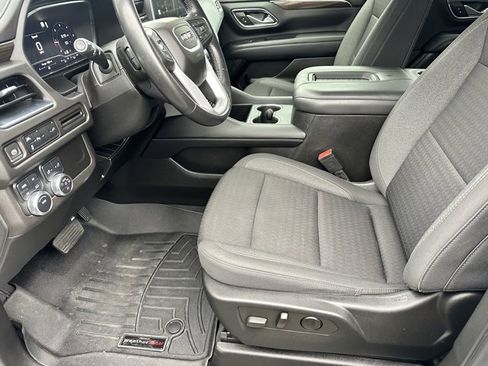 Used 2022 GMC Yukon XL SLE image 6