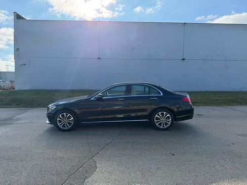 Used 2017 Mercedes-Benz C 300 4MATIC Sedan image 4
