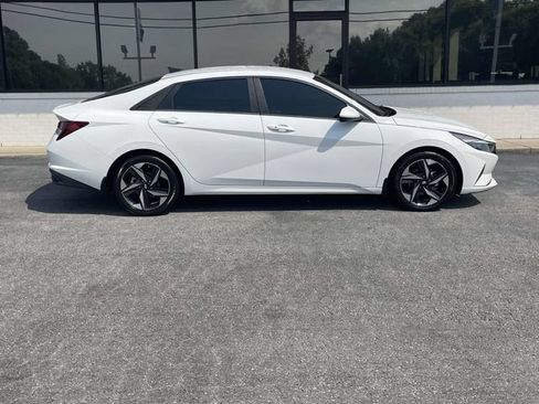 Used 2023 Hyundai Elantra SEL w/ Convenience Package FWD image 7