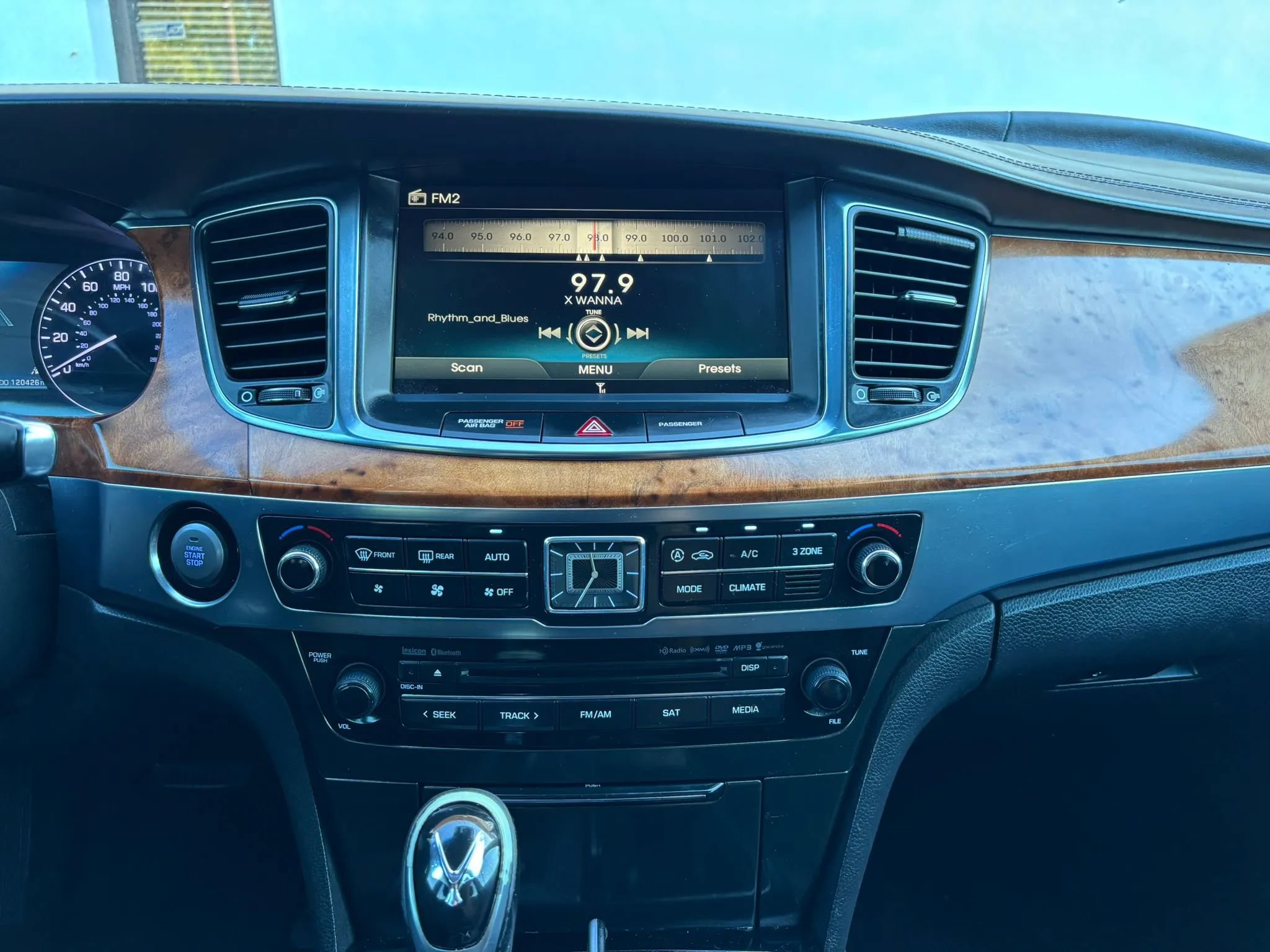 Used 2014 Hyundai Equus Signature RWD image 28